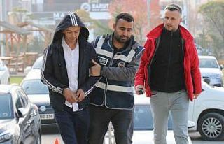 Girdiği evlerde uyuyan ve iş yerini soyan hırsız...