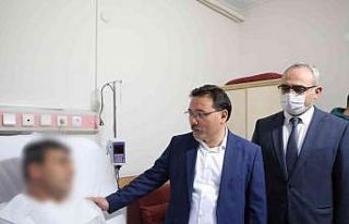 Gittikleri ihbarda yaralanan polis ve bekçinin tedavisi...