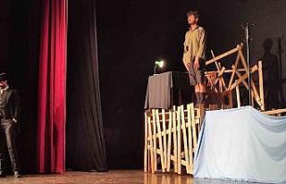 Gölcük’te tiyatroya yoğun ilgi