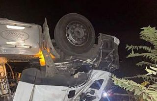 Gönen’de süt tankeri devrildi