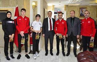 Gümüşhane’de dünya şampiyonları altınla ödüllendirildi