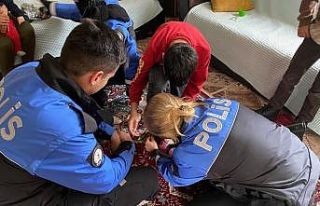 Hakkari polisi ihtiyaç sahibi aileleri sevindirmeye...