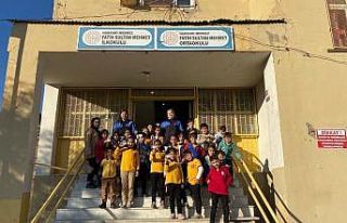 Hakkari polisi, öğrencilerle animasyon film izledi