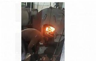 Hakkari’de ele geçirilen kaçak sigaralar imha...