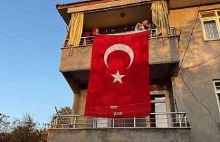 Hayatını kaybeden madencinin evine Türk bayrağı...