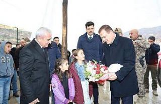 Hayırseverlerin yaptırdığı 13 derslikli okul...