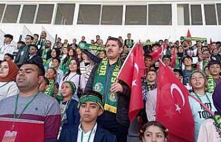 Hilvanlı çocuklar ilk defa tribünde maç izledi