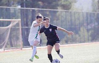 Horozkent rakibini 4 golle gönderdi