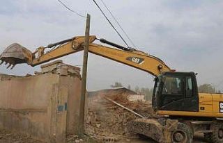 Iğdır’da metruk binalar huzur ortamı için yıkılıyor