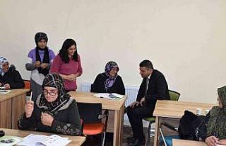 Iğdır’da okuma yazma kursu ilgi görüyor