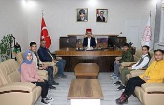İl Milli Eğitim Müdürü Yücel, öğrencilerle...