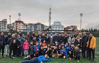 İl şampiyonluğuna baklavalı kutlama