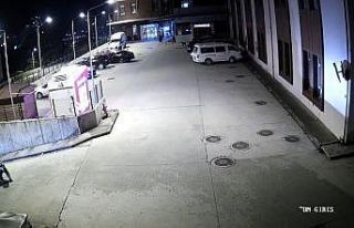 İlçe merkezine inen ayı hastane etrafında böyle...