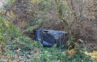 İnanılmaz kurtuluş...Uçuruma yuvarlanan otomobil...