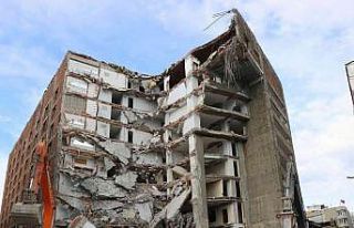 İş merkezi yıkımından yeni görüntüler