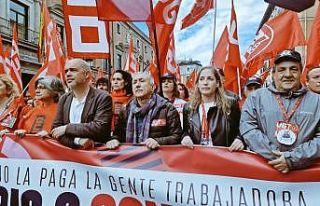 İspanya’da binlerce kişi zam talebiyle sokaklara...