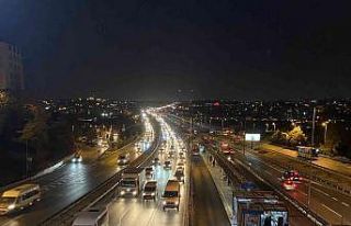 İstanbul’da okullar açıldı, trafik yoğunluğu...