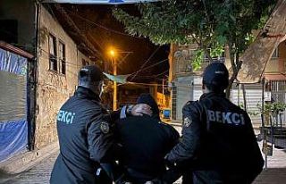 İzmir’de bekçilerin şüphe üzerine durdurduğu...