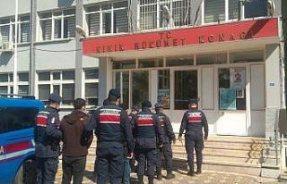 İzmir’de firari 17 suçlu yakalanarak tutuklandı