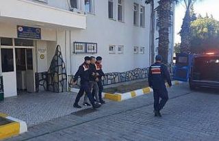 İzmir’de jandarma ekipleri aranan şahıslara göz...