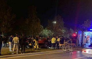 İzmir’de kontrolden çıkan otomobil takla attı:...