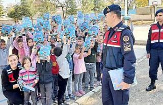 Jandarma ekiplerinden öğrenci ve öğretmenlere...
