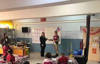 Jandarmadan Öğretmenler Günü Kutlaması