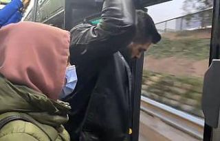 Kadıköy’de yolcu dolu İETT otobüsü kapısı...