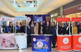 Kadına şiddetle mücadeleyi stant açarak anlattılar