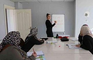 Kadınlar okuma yazmayı BİL-MEK ile öğreniyor