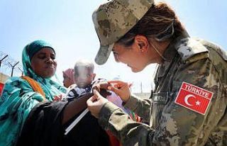 Kahraman Mehmetçik, Somalili ihtiyaç sahiplerini...