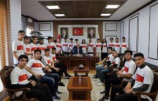 Kahramanmaraşlı gençler milli maç heyecanı yaşadı