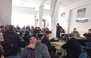 Kahvehanede sigara içerken denetim ekibine yakalandı