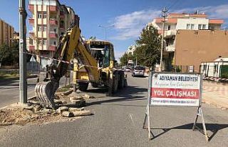 Karapınar Caddesi’nde refüj düzenleme çalışması...