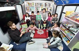 Karesi mobil çocuk kütüphanesi hizmete girdi