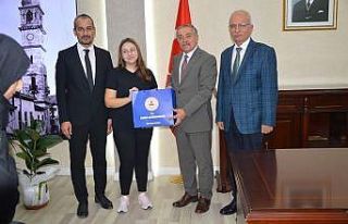 Karesi’de başarılı öğrenciler ödüllendirildi