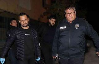 Karısının boğazını keserek öldürdü