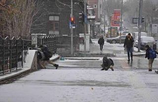 Kars’a mevsimin ilk karı yağdı