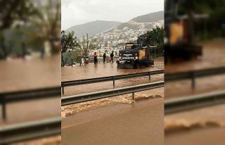 Kaş’ta yağış etkili oldu