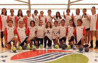 Kepez Belediye Hentbol Takımında hedef önce Antalya,...