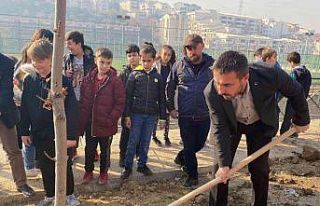 Kestel Belediye Başkanı Önder Tanır, çocuklarla...