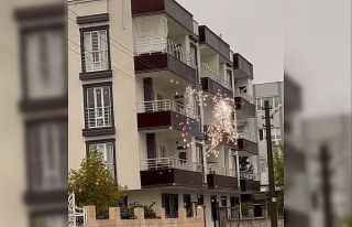 Kıvılcım atan elektrik telleri korkuttu