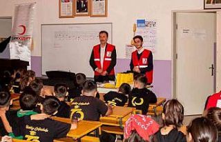 Kızılay Haftası dolayısıyla çocuklara bilgilendirici...