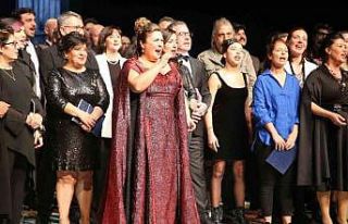 Kocaeli Şehir Tiyatroları 25. yılını kutladı