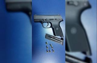 Konrolü yapılan araçta ruhsatsız tabanca bulundu