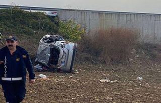 Kontrolden çıkan otomobil şarampole uçtu