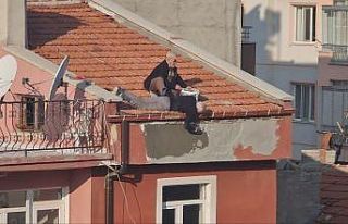 Konya’da çatıda tehlikeli sıva mesaisi