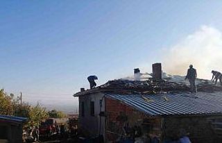 Köy evinde çıkan yangın paniğe neden oldu