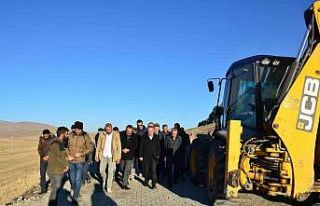 Köy yolları yapılmaya devam ediliyor