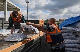 Kuşadası’nda 2 bin aileye 400 ton kömür yardımı...